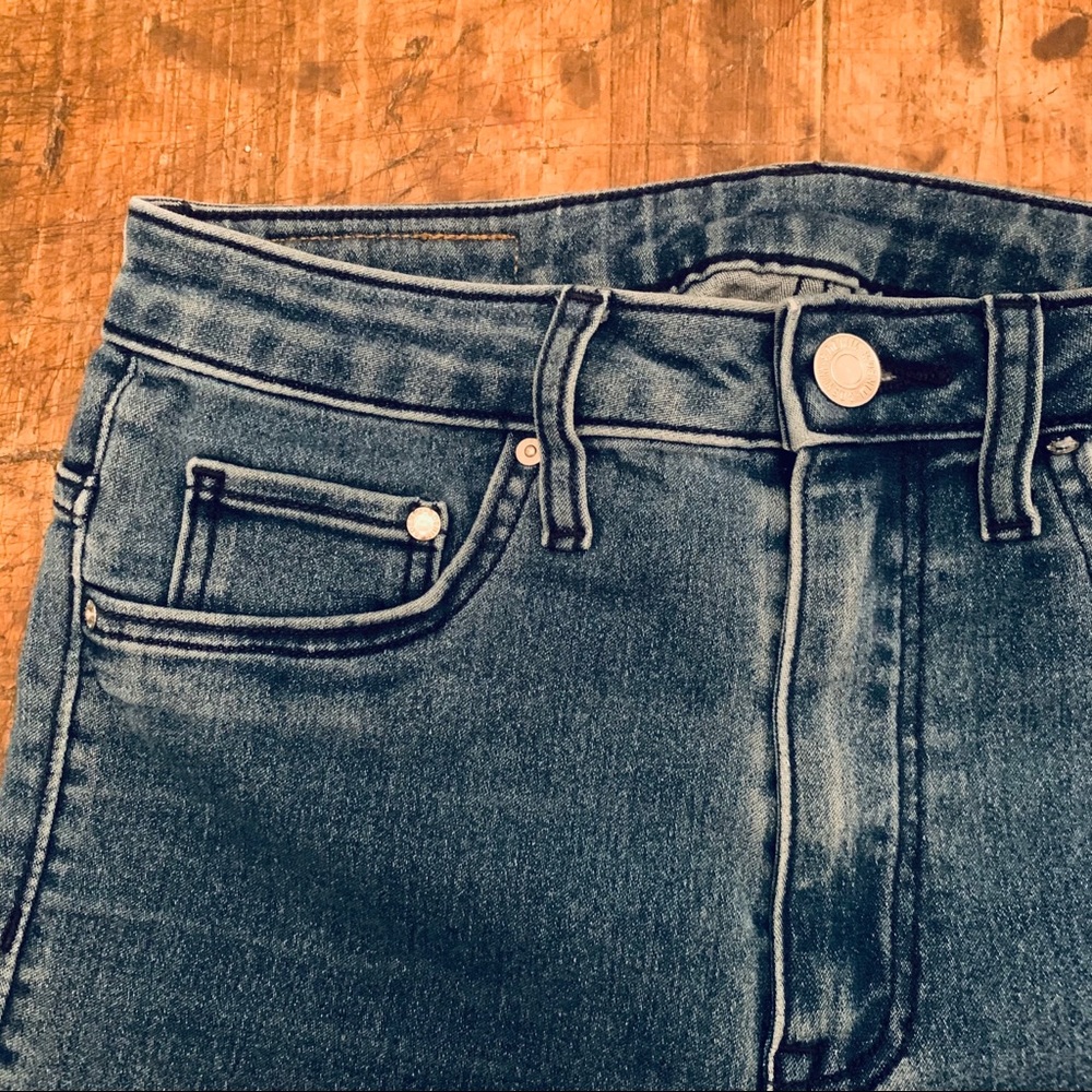 2/20$! H&M high rise pair of jeans 💫